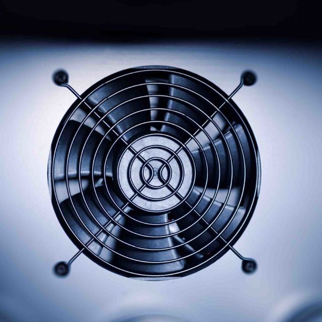 SnoMaster Under-Counter Beverage Cooler, 145L