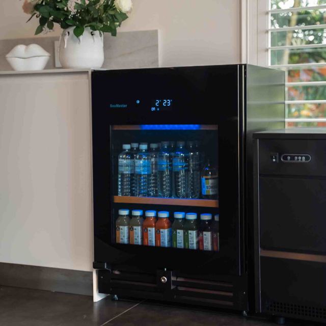 SnoMaster Under-Counter Beverage Cooler, 145L
