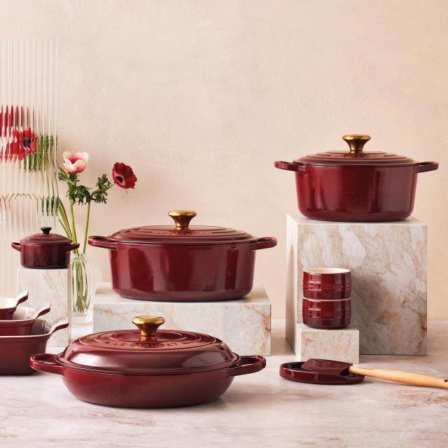 Le Creuset Signature 3.3 Litre Round Cast Iron Casserole, 22cm - Rhone with different sizes