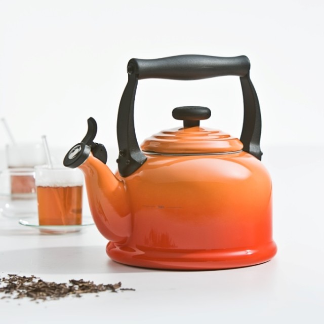 Le Creuset Traditional Whistling Stovetop Kettle, 2.1L