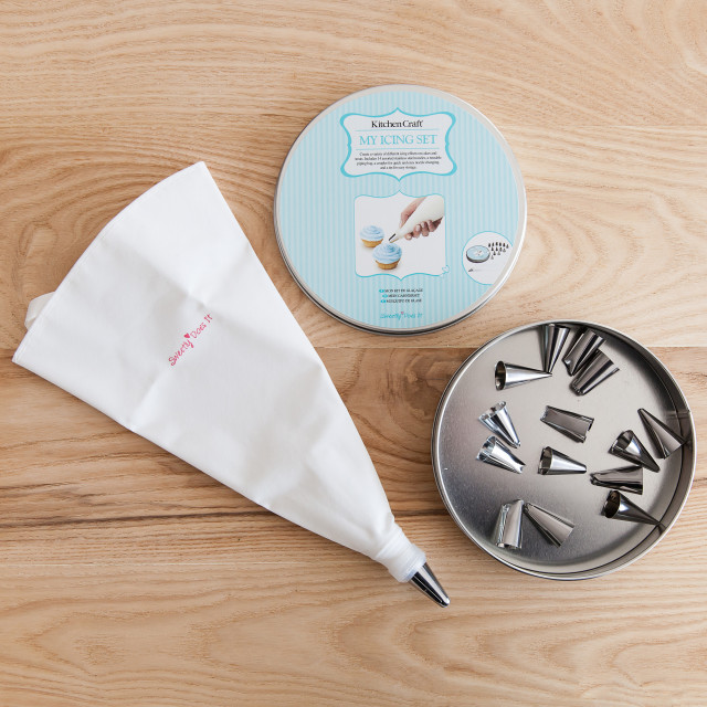 KitchenCraft Icing Nozzle Kit in a Tin, Set of 16