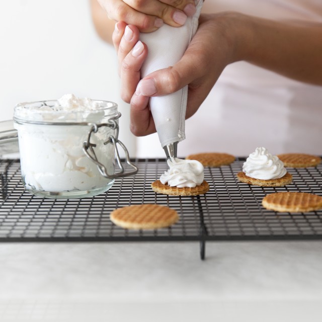 Sweetly Does It Icing Starter Set, Set of 8