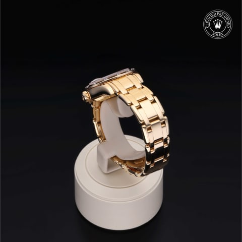 Oyster Perpetual Pearlmaster 29