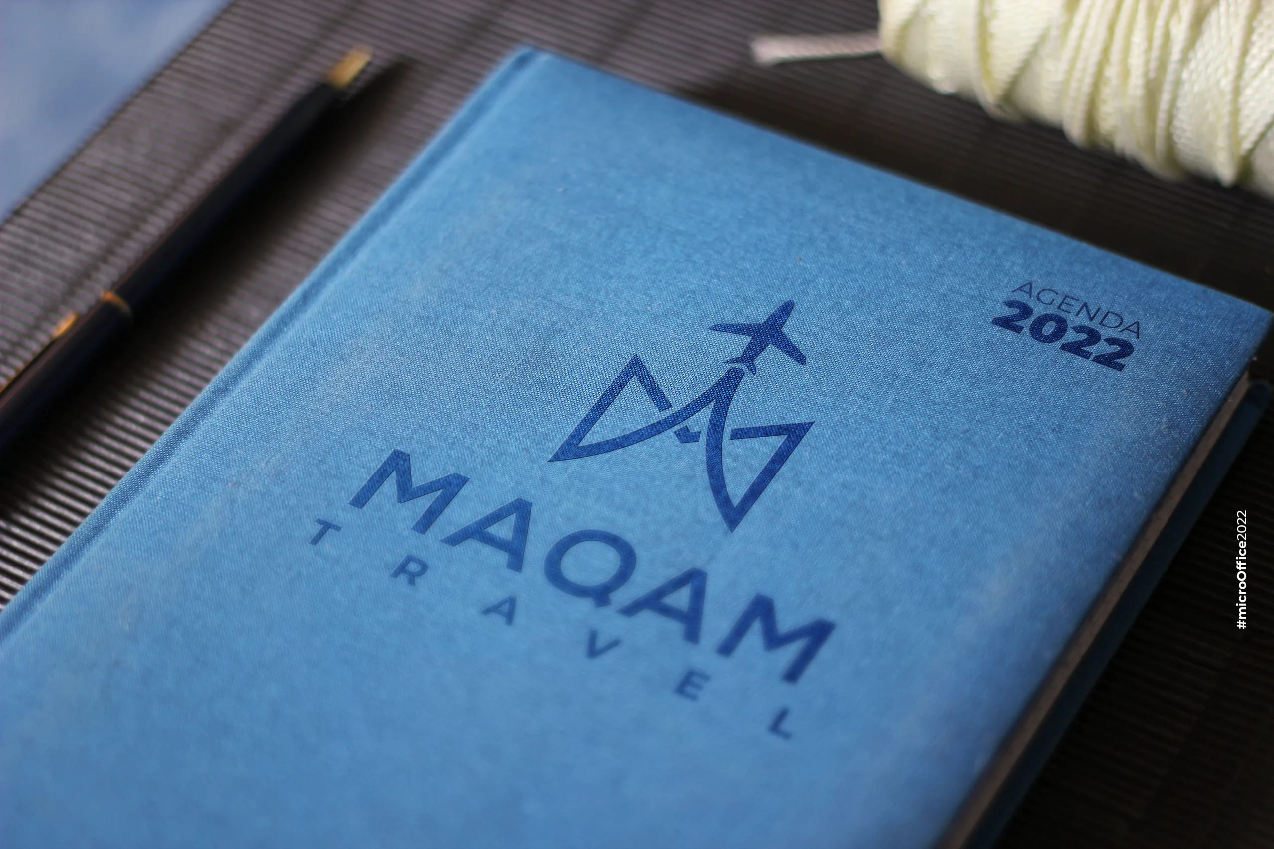Agenda Maqam Travel gravé du logo sur couverture bleue