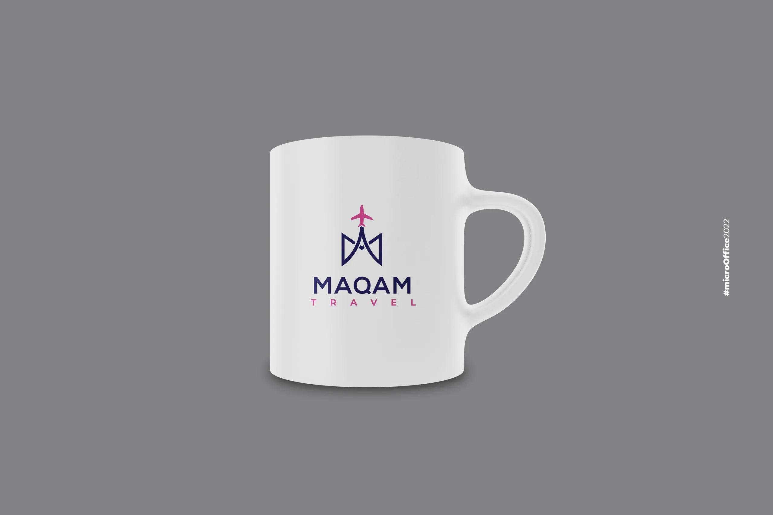Mug blanc marqué du logo Maqam Travel