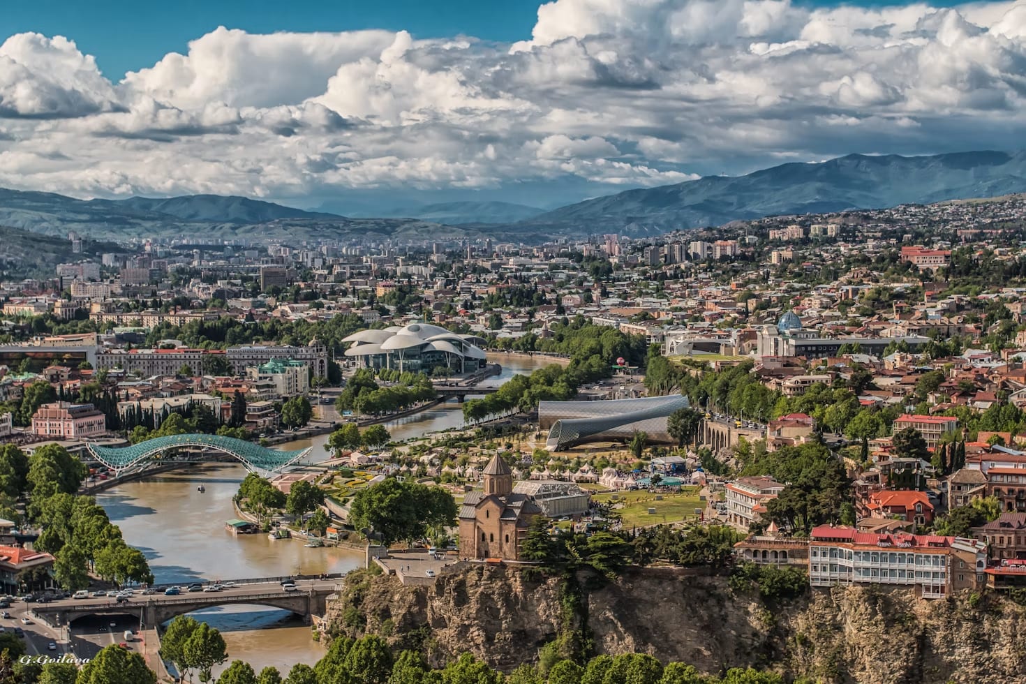 From Bakuriani to Tbilisi: Scenic Return, Dining & Shopping