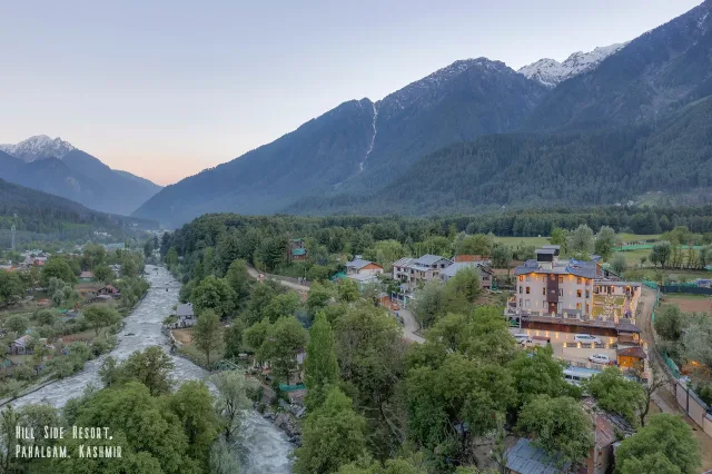 Hill Side Resort & Spa Pahalgam photo 6