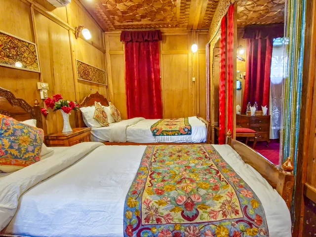 Lake Victoria Houseboat photo 4