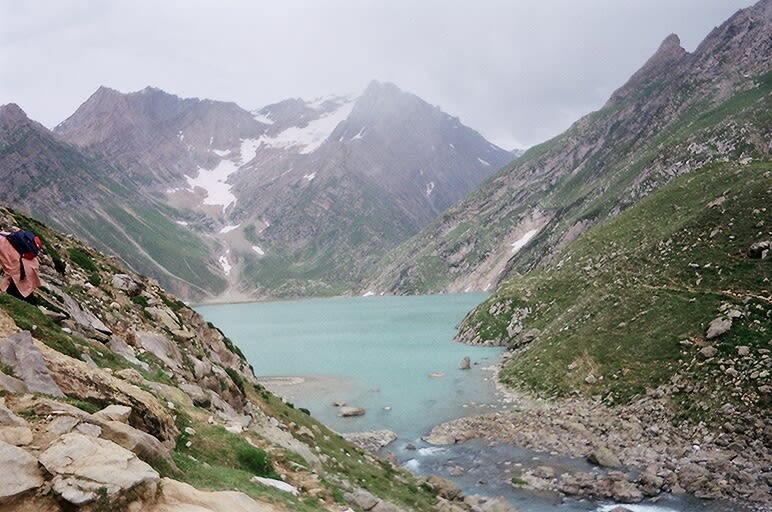 The turquoise glacial waters of Sheshnag Lake on the Pahalgam trek route