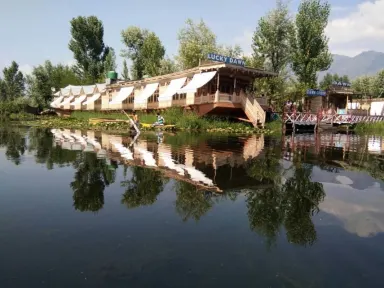 Dawn Group of Houseboats