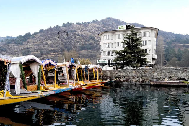 Welcome Hotel at Dal Lake photo 6