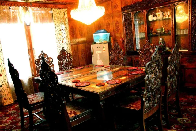 Floating Heaven Heritage Houseboats photo 6