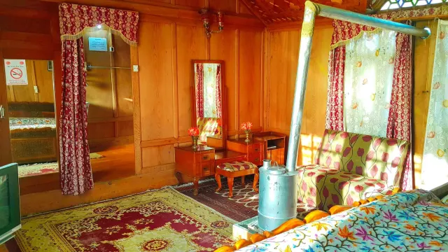 Dawn Group of Houseboats photo 2