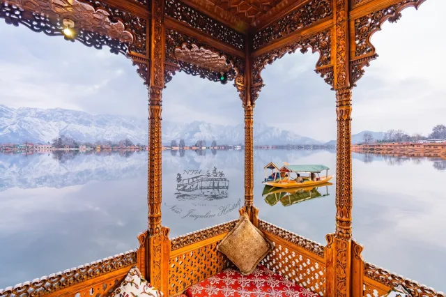 New Jacquline Heritage Houseboat photo 4