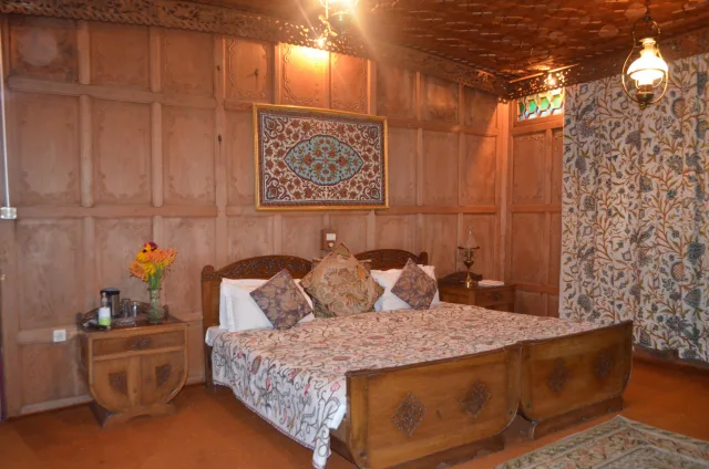 New Alexandra Group of Houseboats photo 5