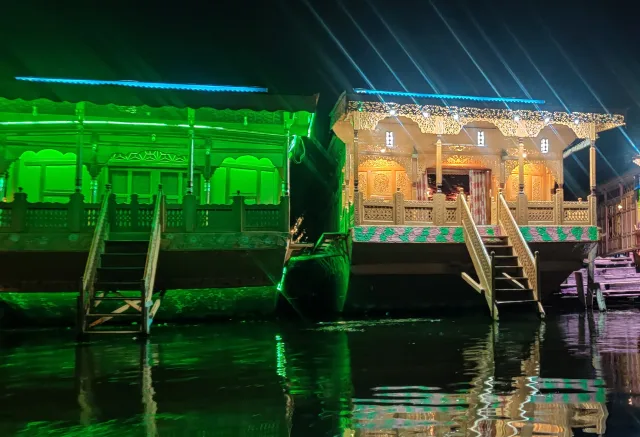 Royal Houseboats