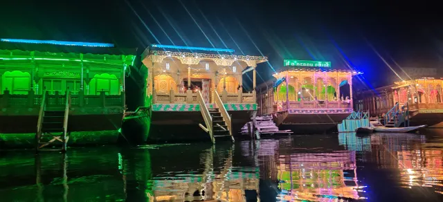 Royal Houseboats photo 2