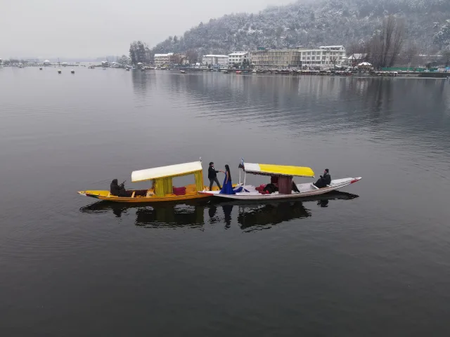 Kashmir Luxury Honeymoon - 4-Star & Houseboat