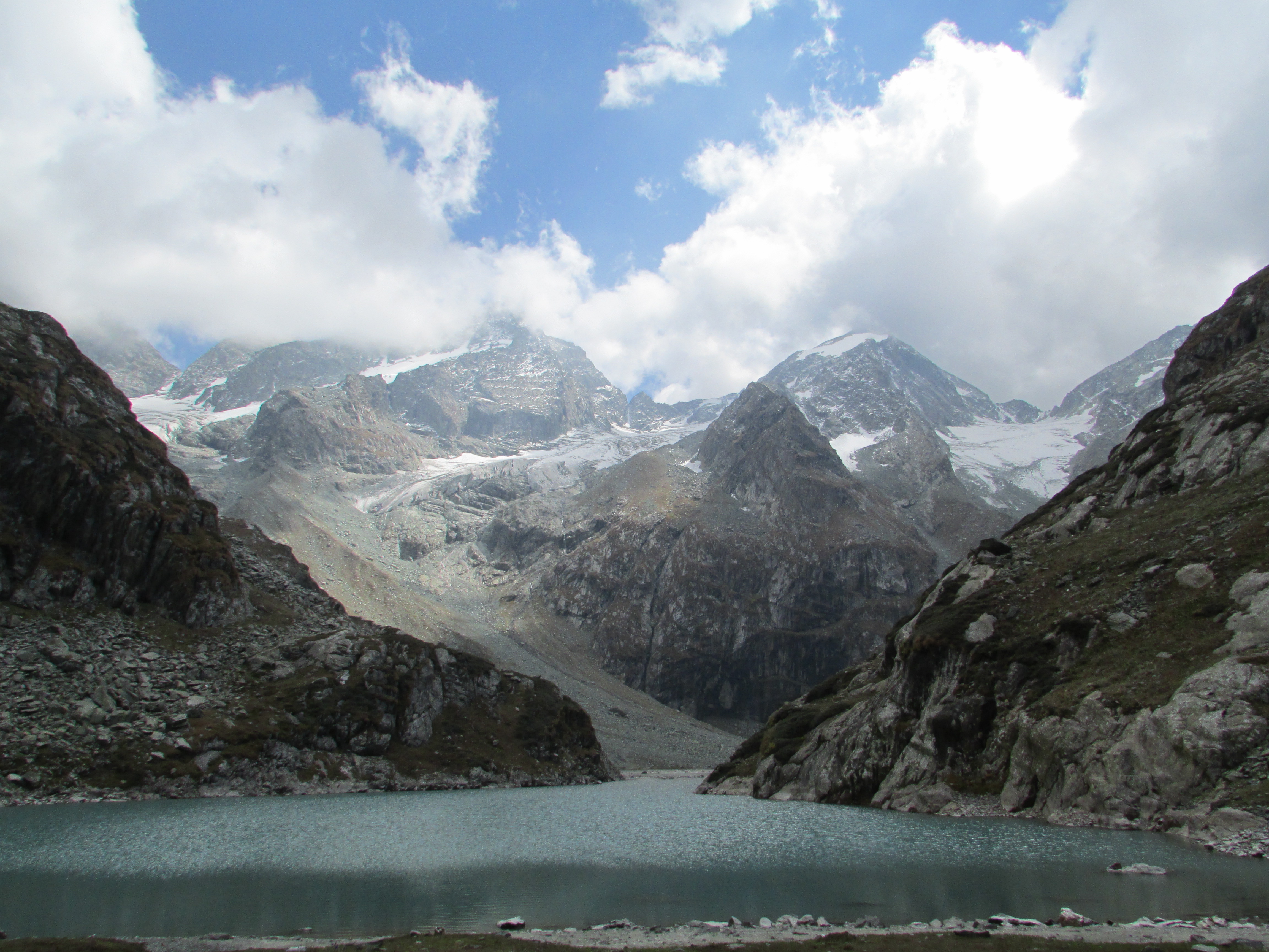 Tulian Lake. Photo: Raqueeb Mir / Wikimedia Commons (CC BY-SA 3.0).