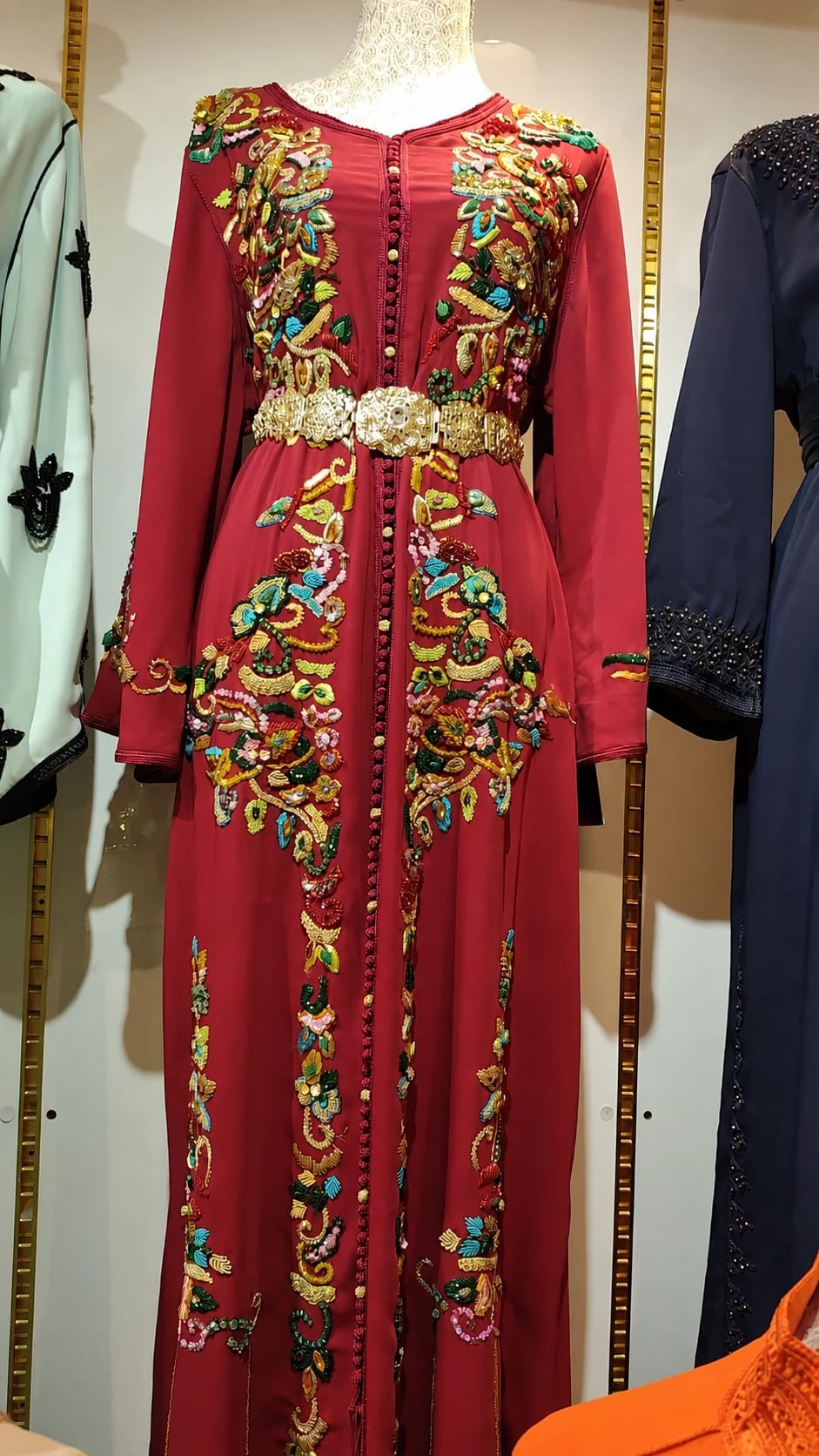 dk-022 — قفطان بتطريز زهري