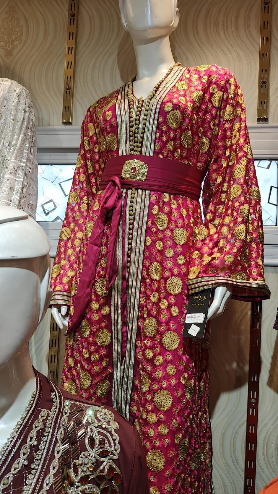 dk-026 — Caftan à motifs et ceinture