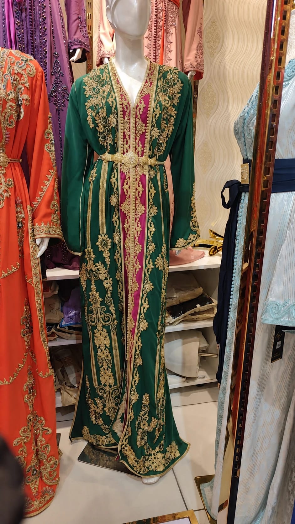 dk-045 — قفطان بتطريز فاخر