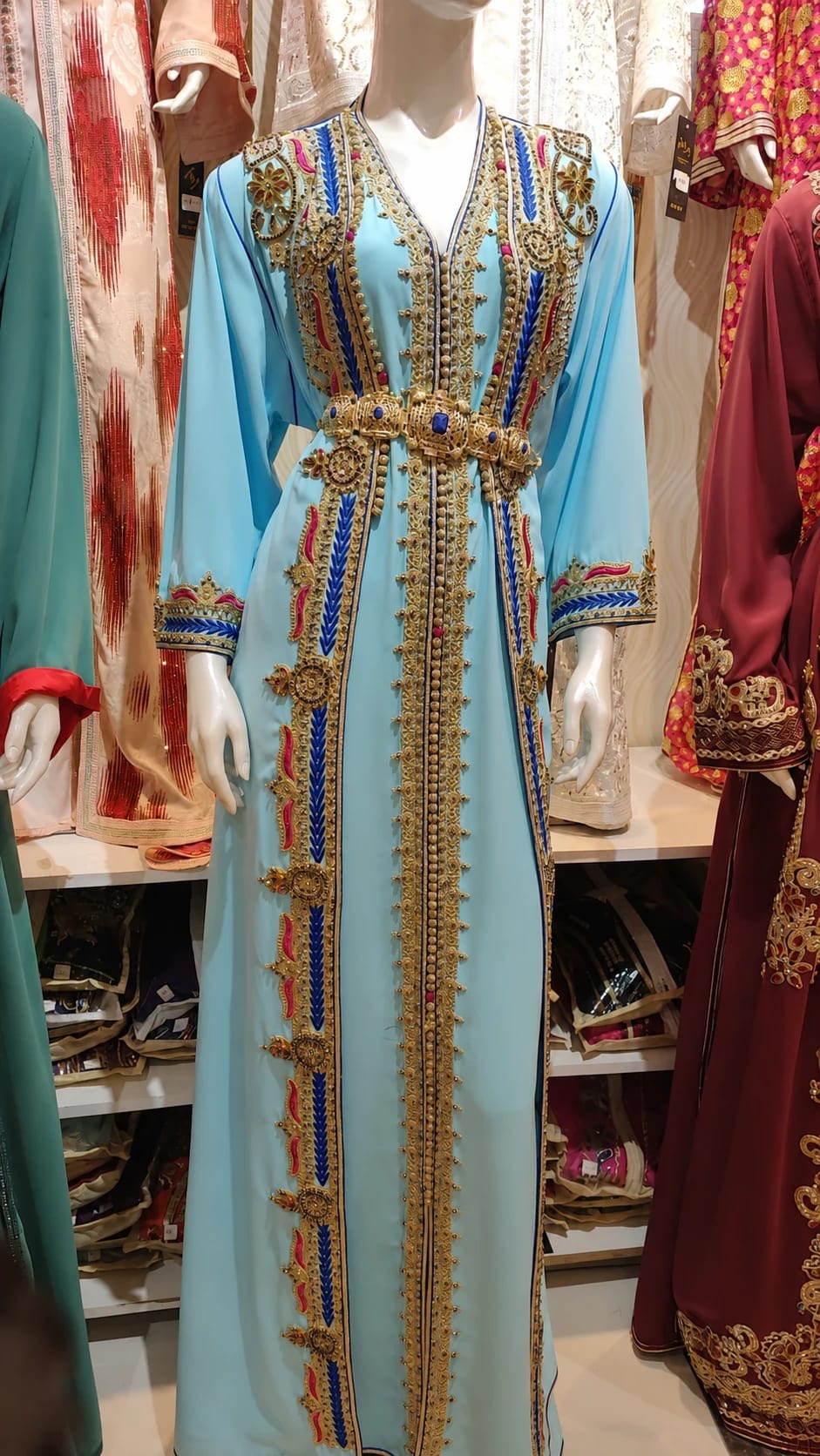 dk-053 — قفطان بتطريز
