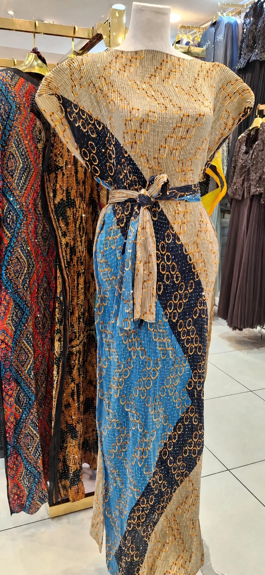 dk-058 — فستان كاب منقوش بحزام