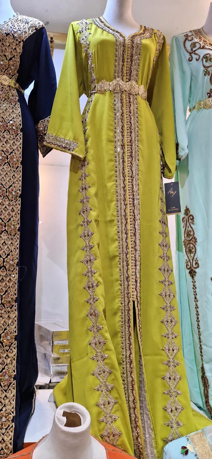 dk-067 — قفطان بتطريز هندسي