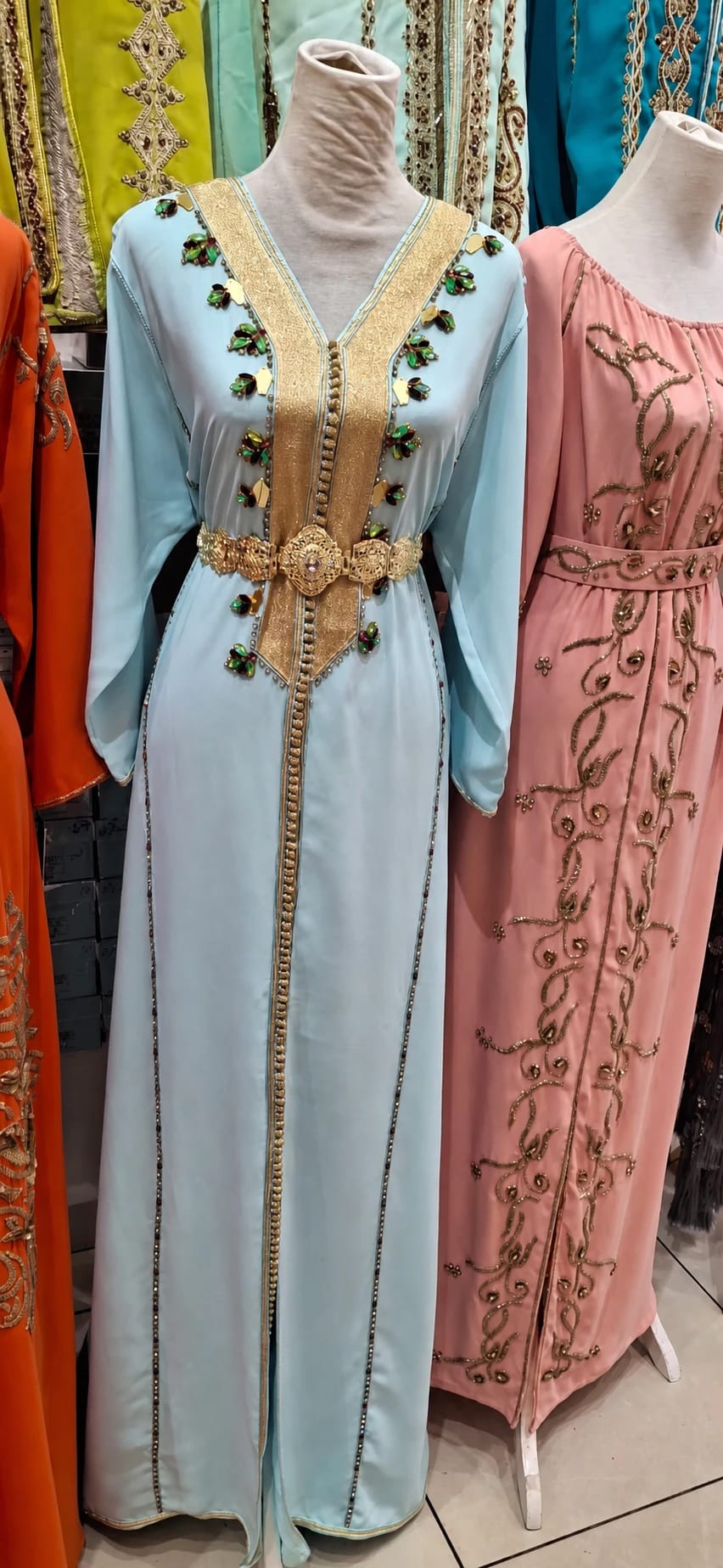 dk-074 — قفطان بواجهة وأحجار