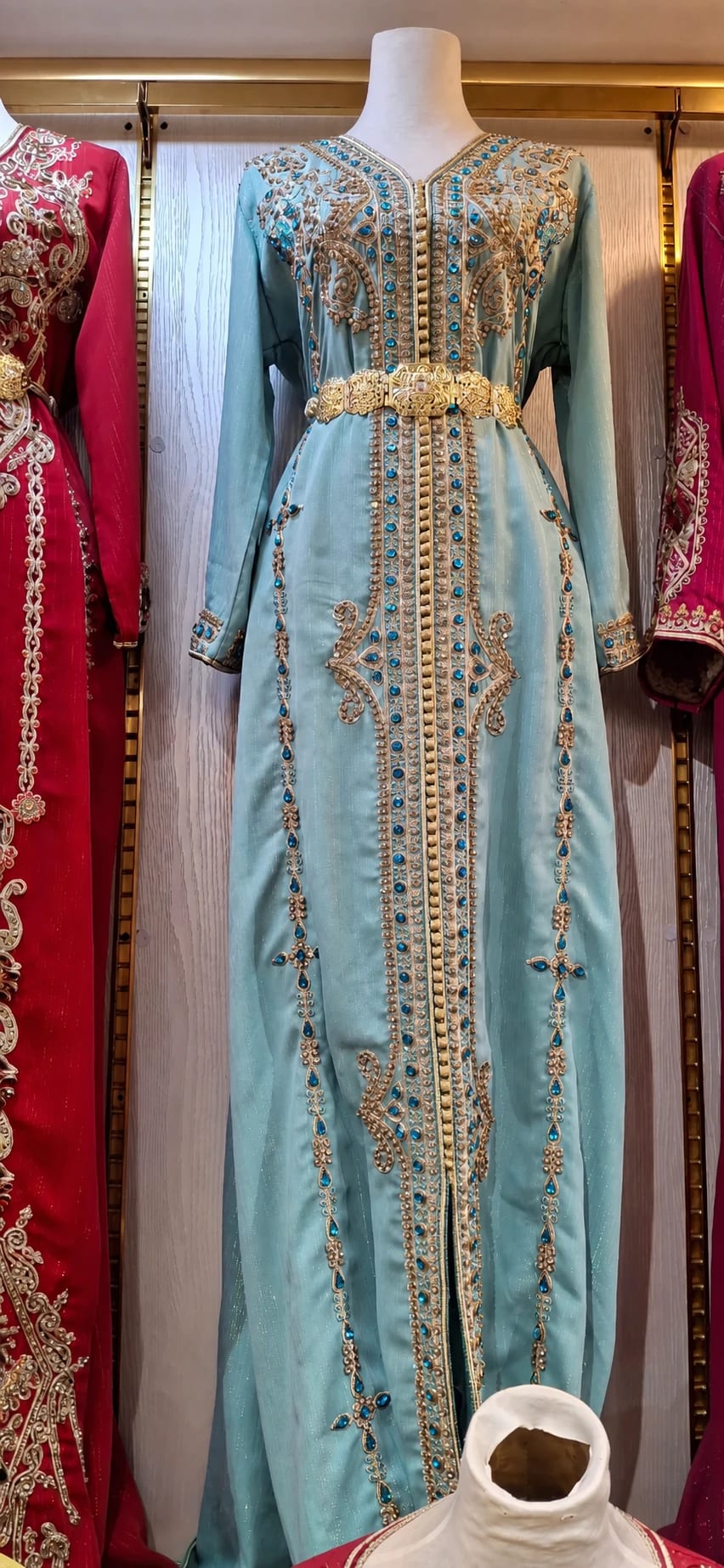 dk-075 — قفطان مرصع بأحجار