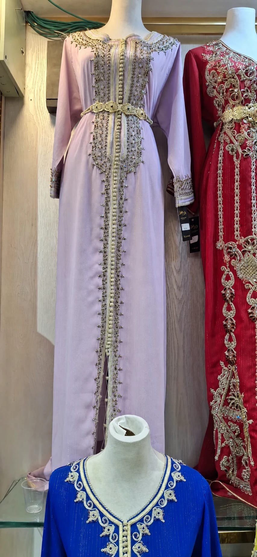 dk-077 — قفطان بتطريز