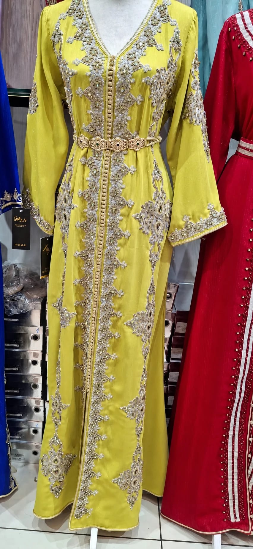 dk-079 — قفطان بتطريز فاخر