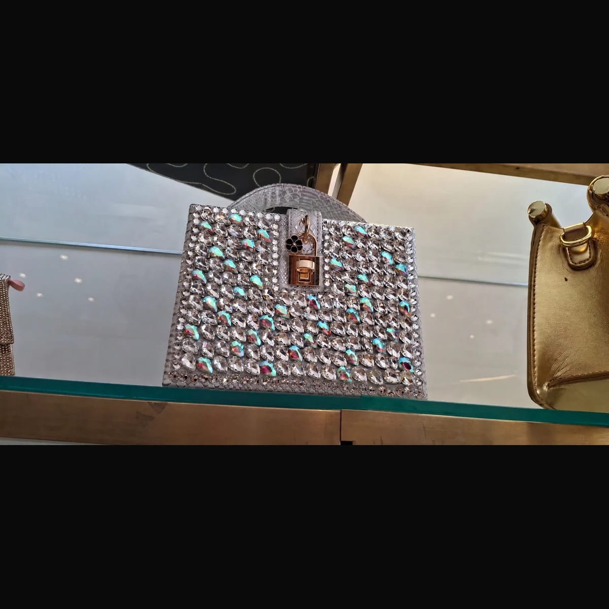pc-018 — حقيبة يد مربعة مرصعة بالكريستال