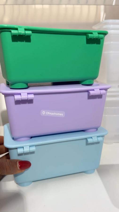 Box with lid green lilac/blue, 17x10 cm 12,500 per set These 3 colourful and stackable boxes with lids happily take care