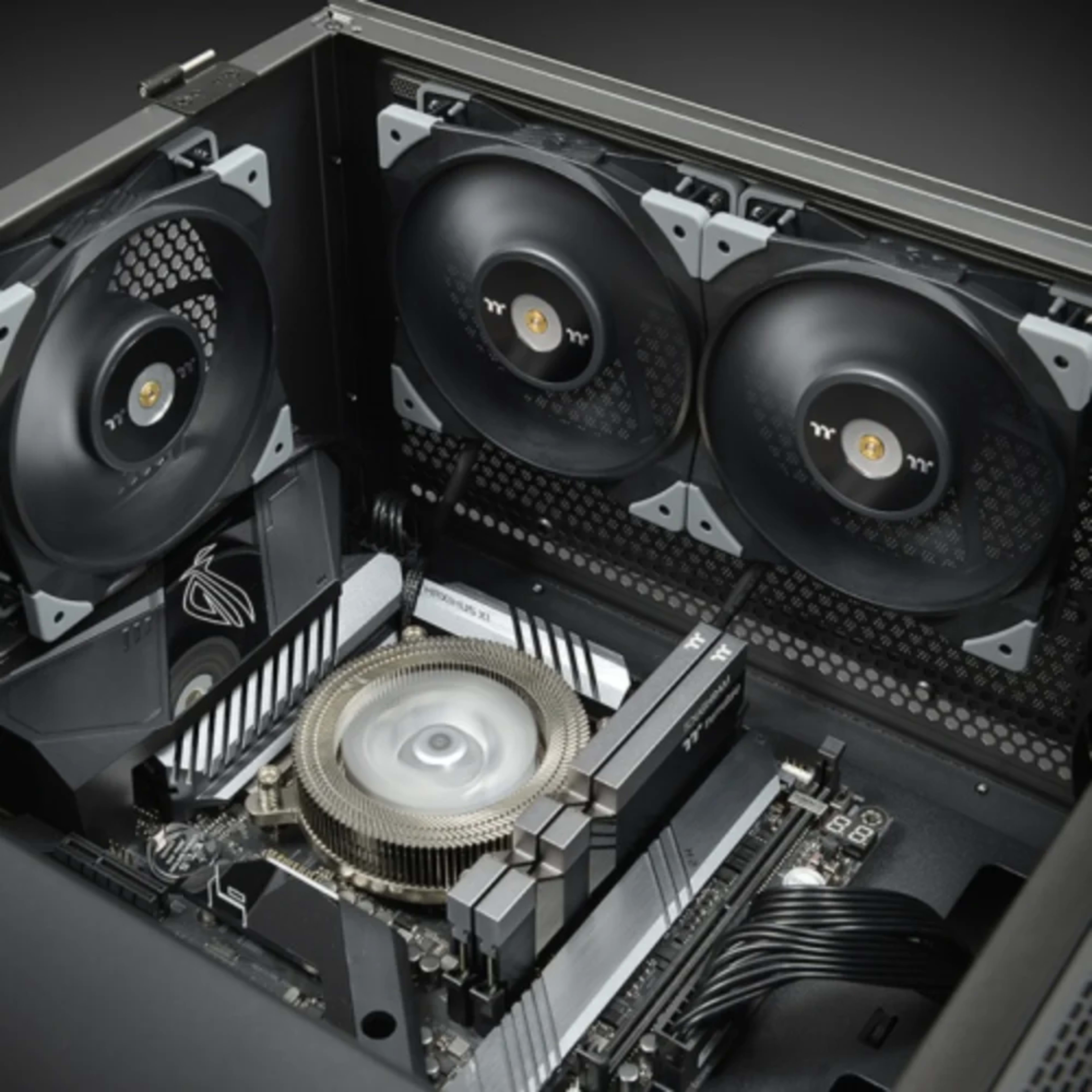 Thermaltake ToughFan 12 High Static Pressure 120mm Radiator Case Fan - 2 Fan Pack 2 Thermaltake ToughFan 12 High Static Pressure 120mm Radiator Case Fan - 2 Fan Pack thumbnail 2