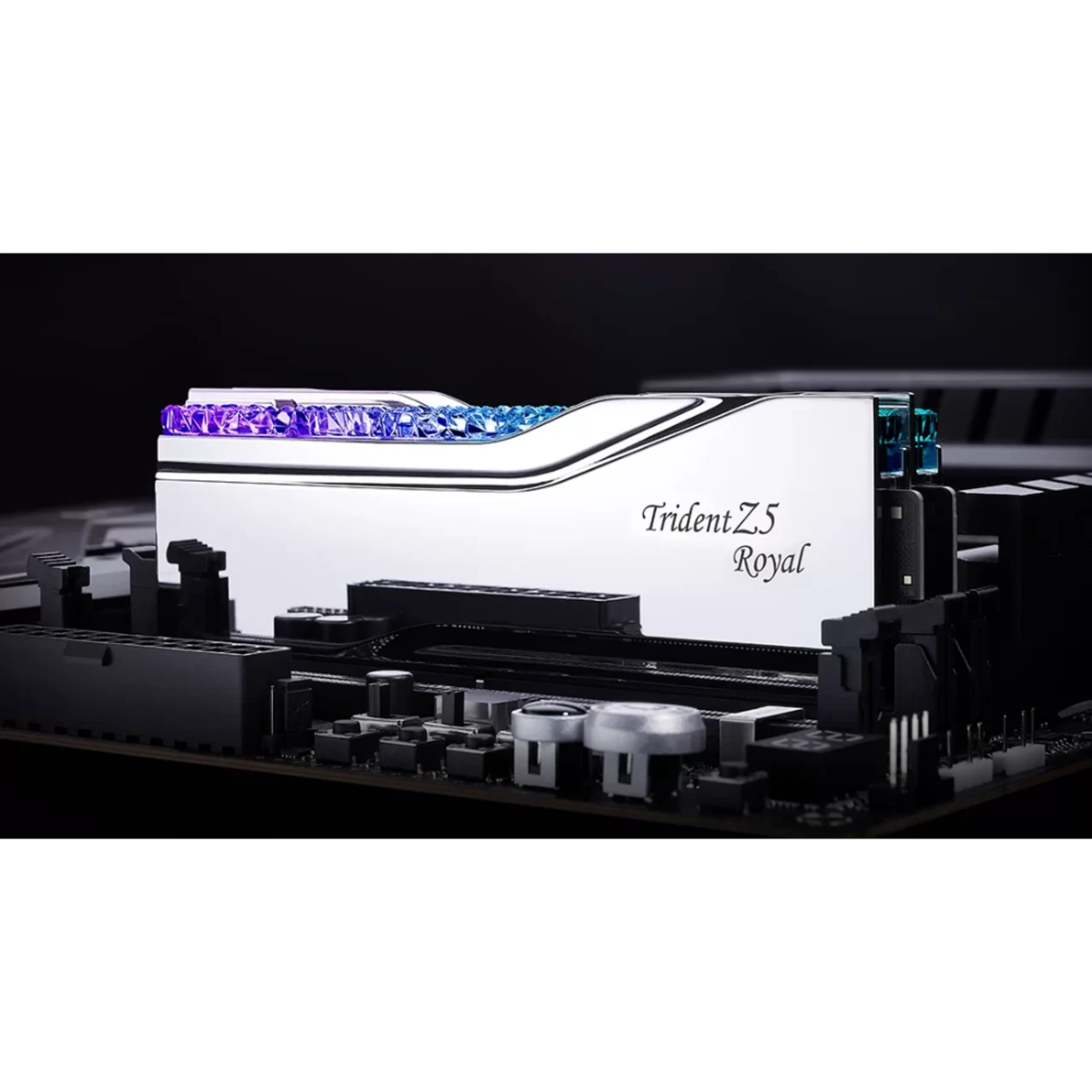 32GB (16x2) KIT 6400mhz TRIDENT Z5 ROYAL (INTEL) RGB SILVER 2 32GB (16x2) KIT 6400mhz TRIDENT Z5 ROYAL (INTEL) RGB SILVER thumbnail 2