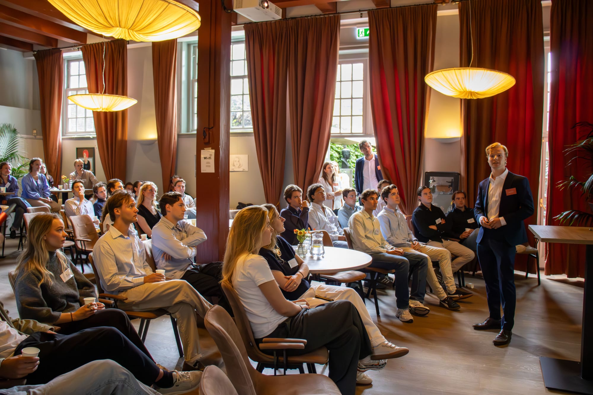 Business photograph by Felix Prijs, 12