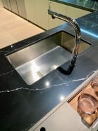 Cucina moderna con penisola — foto 7