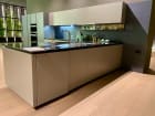 Cucina moderna con penisola — foto 9
