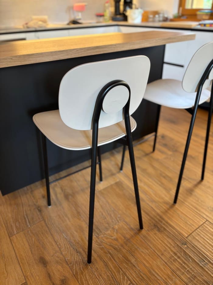 Isola moderna nero opaco e rovere