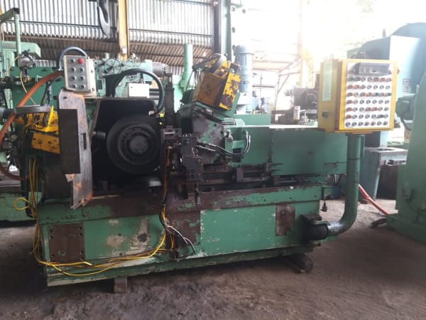 CINCINNATI MILACRON LR 220-8 CENTERLESS GRINDER