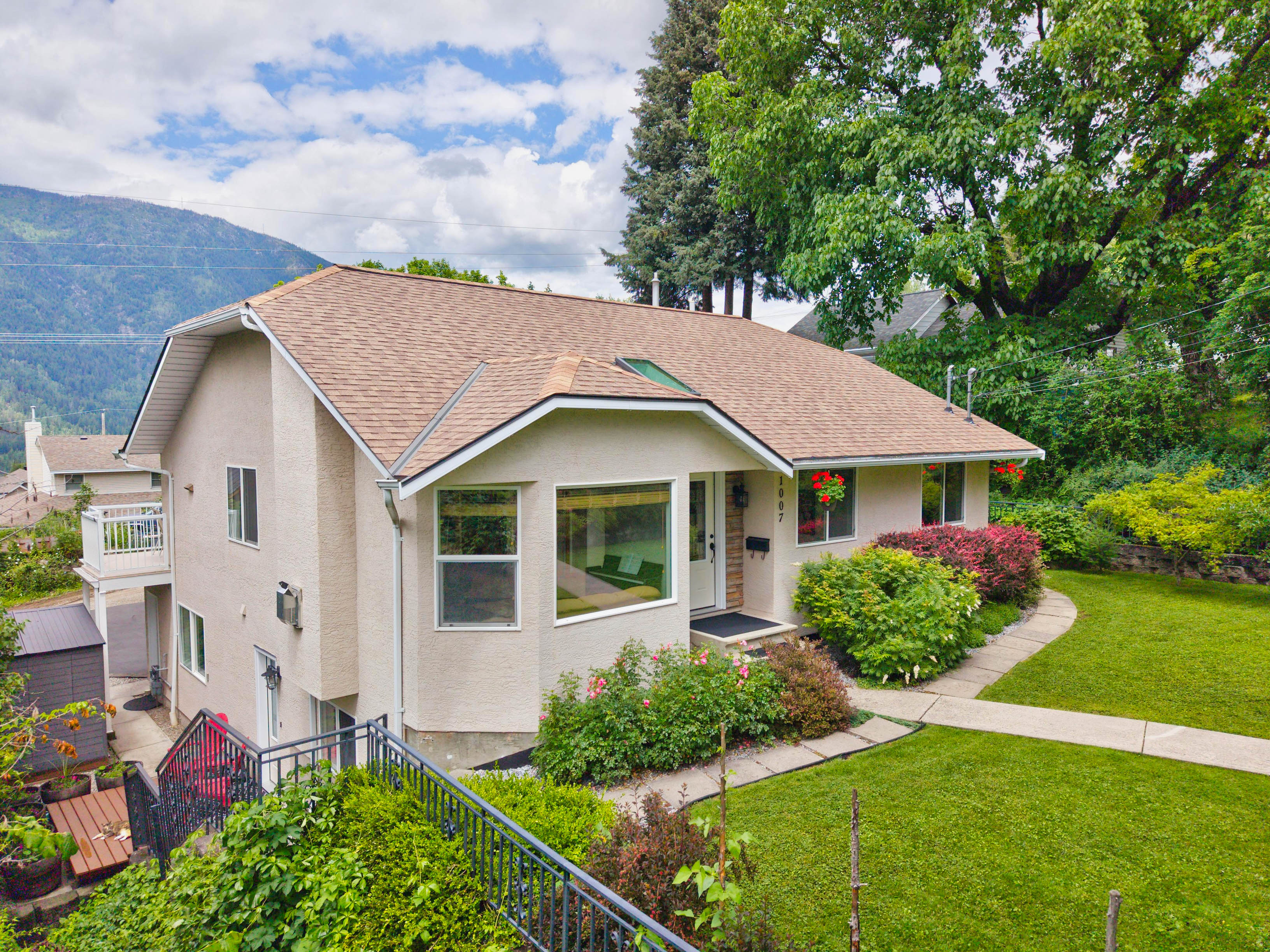 Exterior of 1007 Hoover Street in Nelson BC with landscaped yard