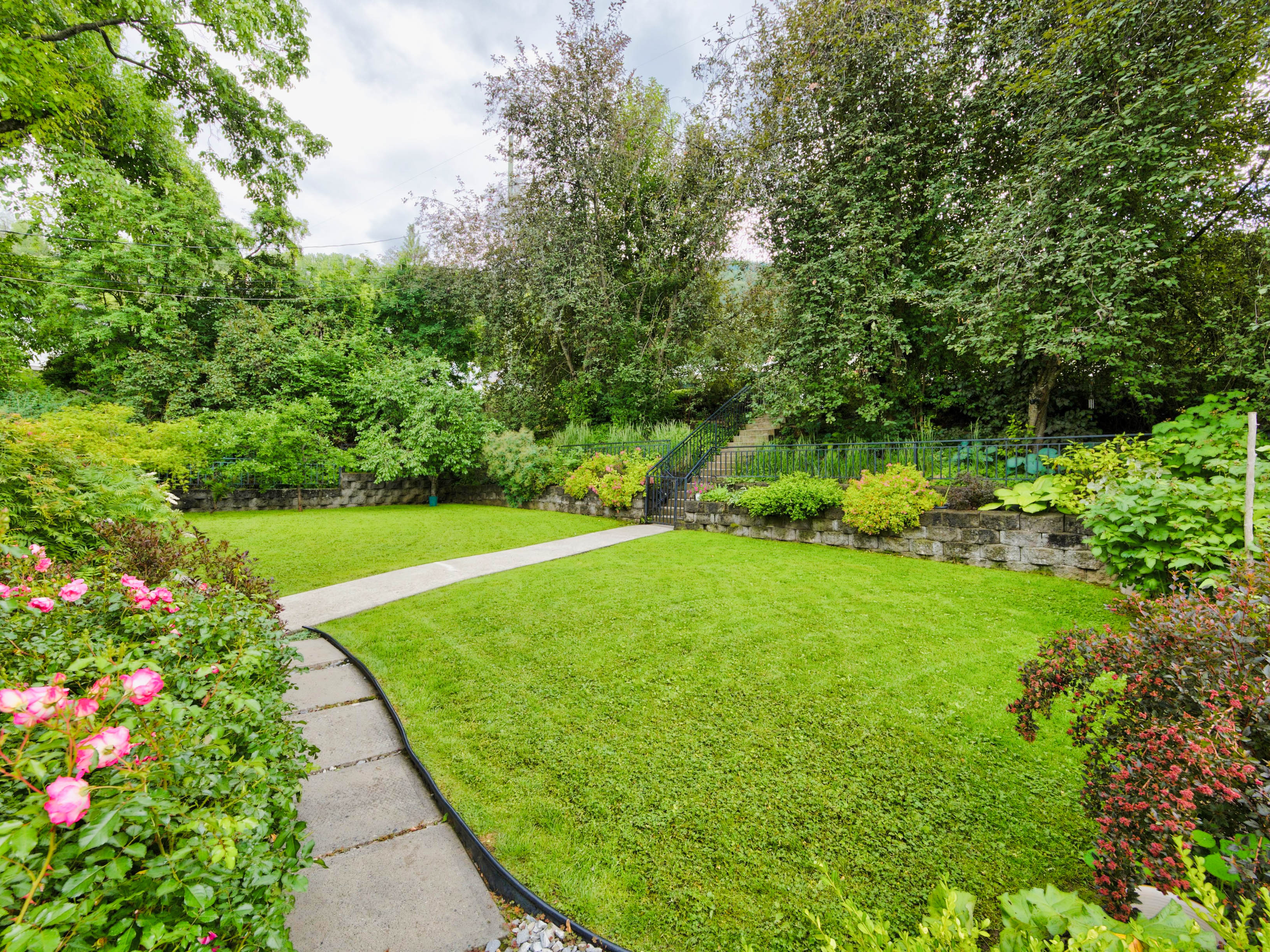 Fenced landscaped yard at 1007 Hoover Street Nelson BC
