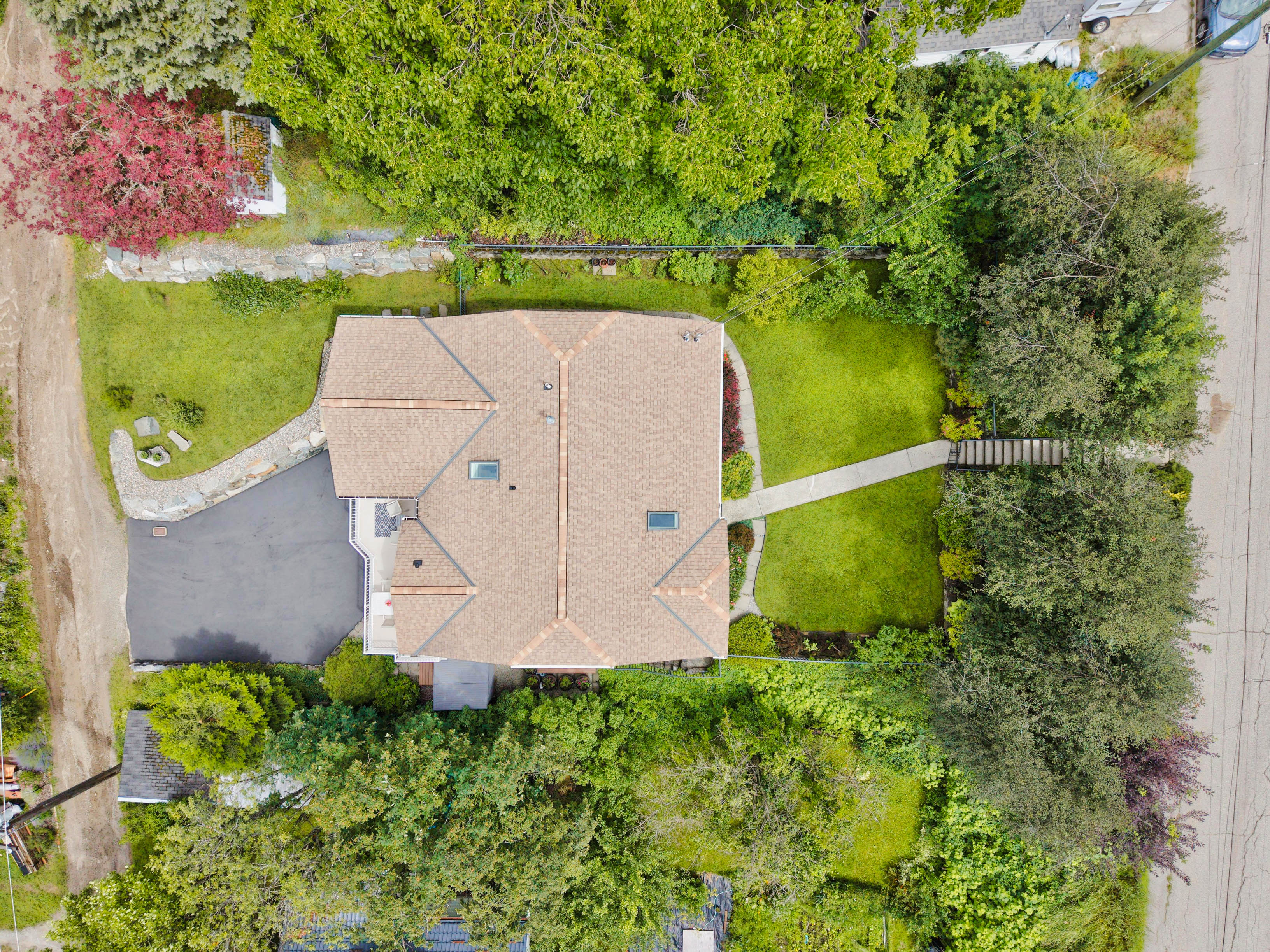 Aerial view of 1007 Hoover Street showing lot layout, yard and driveway