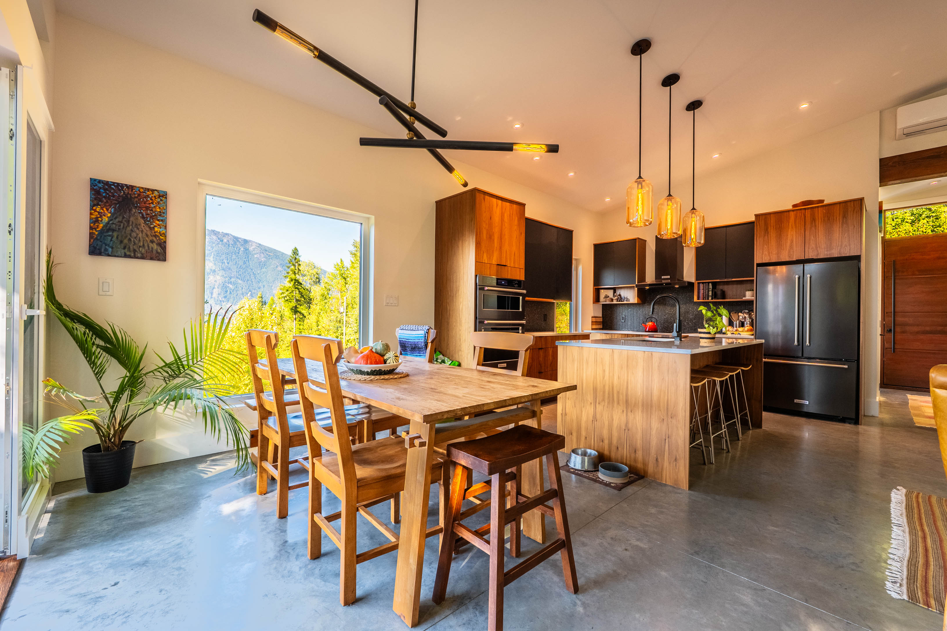 Kitchen and dining area at 1409 Ash Street