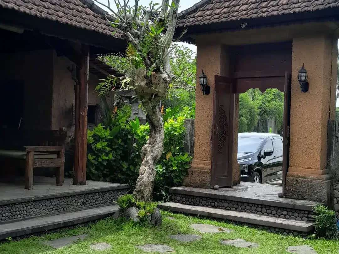 6 Bedroom Villa for sale in Ubud, Bali - Image 1 of 10