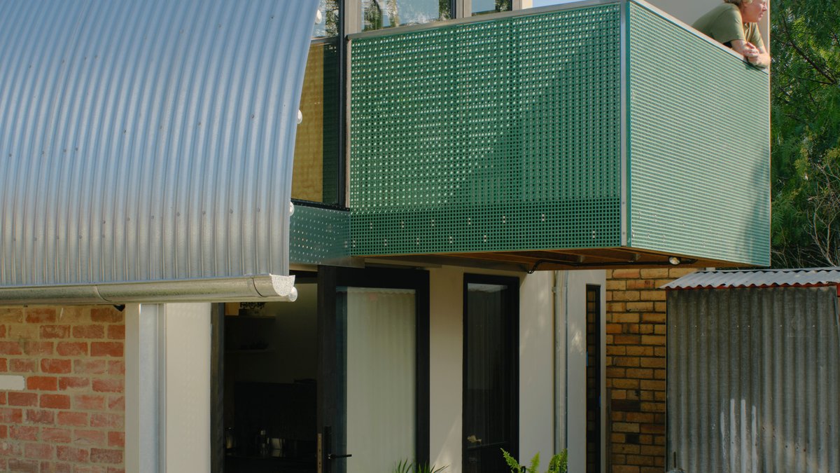 Small House Hides Behind Weatherboard Cladding - small house weatherboard cladding