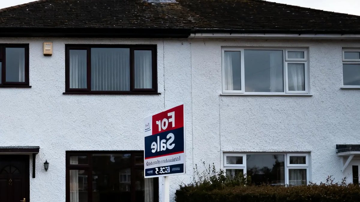 Estate agent ordered to pay £790 over undisclosed buyer - estate agent ordered