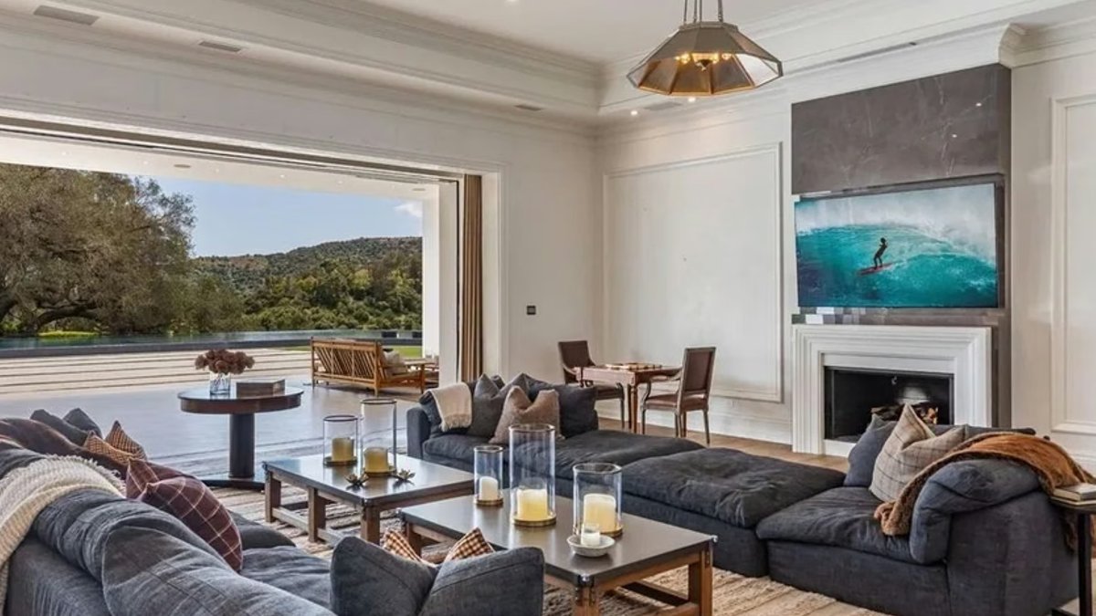 Jennifer Lopez and Ben Affleck sell $72M marital home - marital home sale